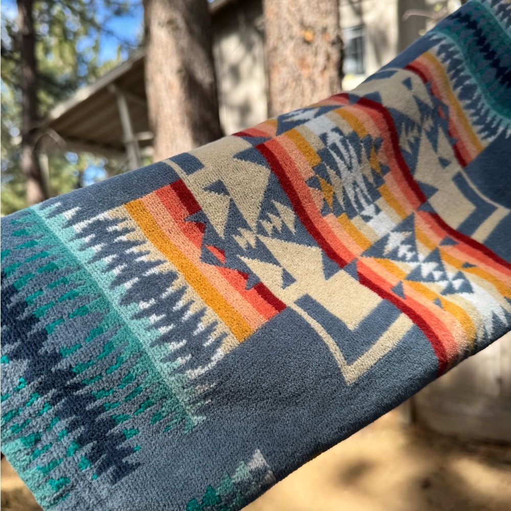 Pendleton Chief Joseph Robe Sz L/XL Aztec  Print Bathrobe W/ Pockets unisex - Picture 4 of 4